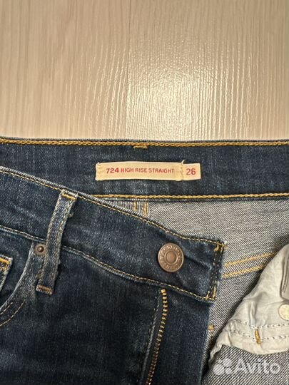 Джинсы levis 724 high rise straight