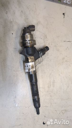Форсунка топливная Opel Zafira B