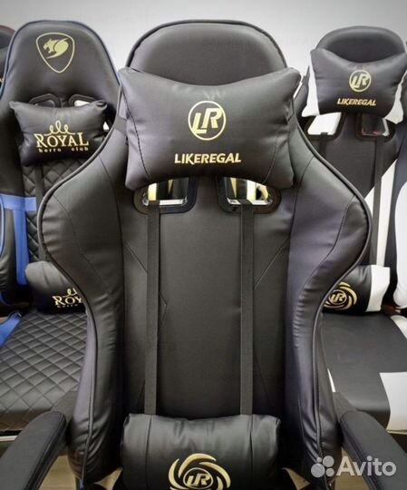 Компьютерное кресло с подножкой