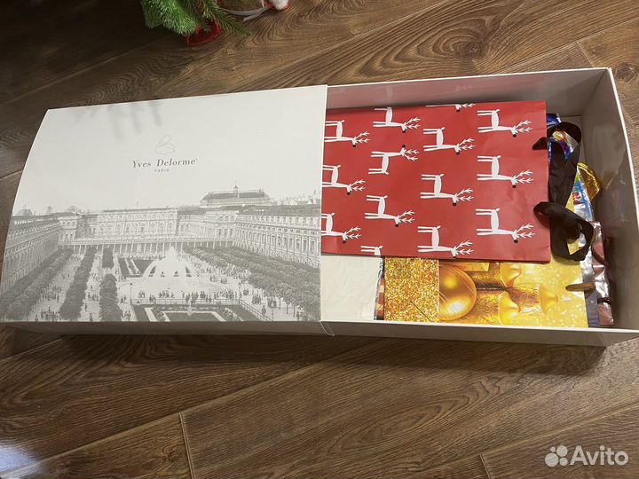 Коробка подарочная новогодняя