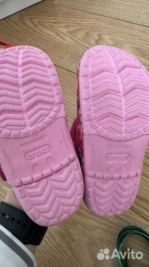 Crocs, сандали adidas, балетки H&M