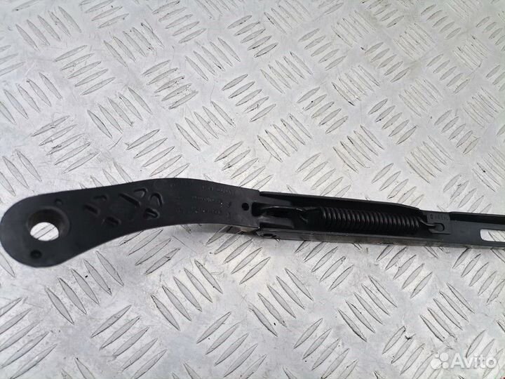 Щеткодержатель (поводок стеклоочистителя, дворник)