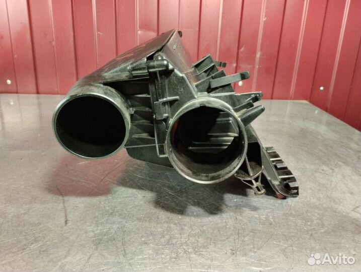 Корпус воздушного фильтра Mercedes C-Class W204