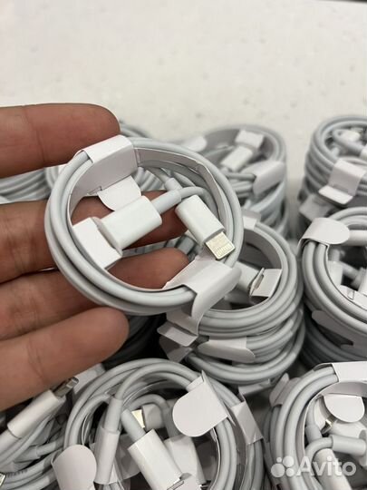 Зарядка на iPhone шнур