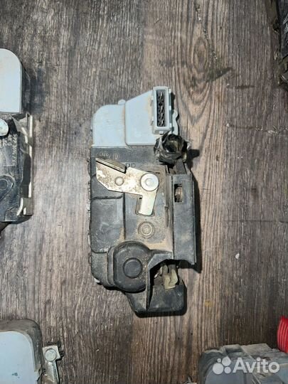 Замок двери правый левый, передний, задний