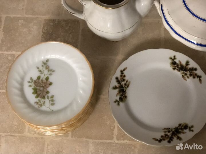 Тарелки 100 руб, кофейник, чайник