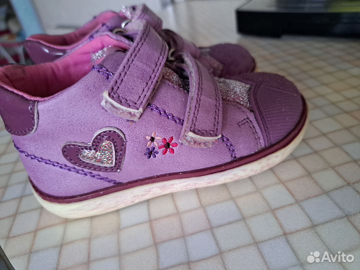 Ботинки демисезонные осенние и сандалии