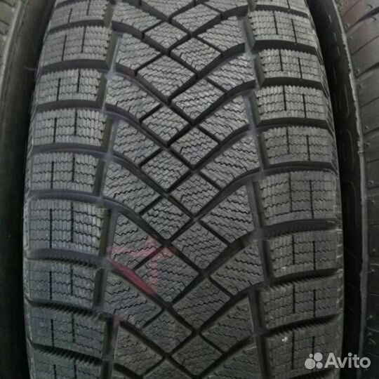Pirelli Ice Zero FR 225/60 R18 104T