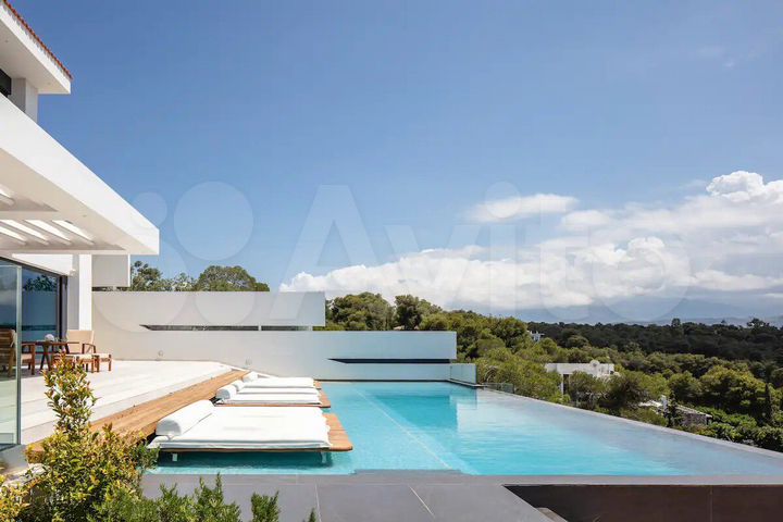 Коттедж 380 м² на участке 7 сот.