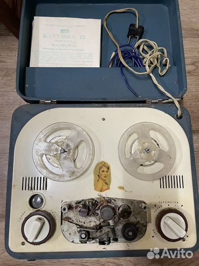 Катушечный магнитофон и проигрыватель пластинок