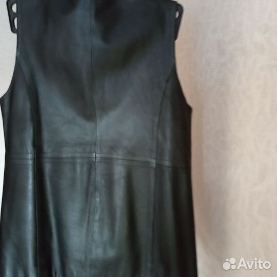 Кожаная жилетка женская