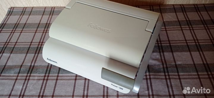 Брошюратор Fellowes Pulsar 300