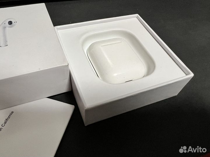 Первые AirPods оригинал