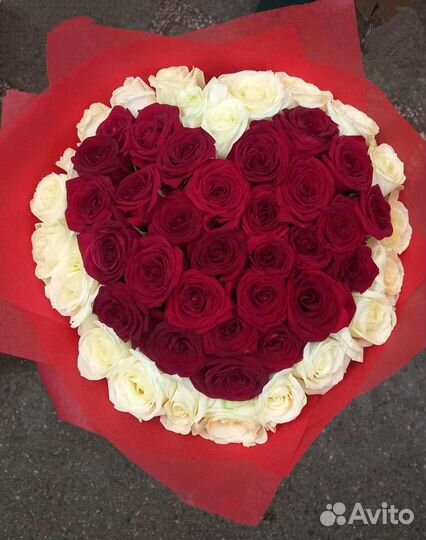 Букет-сердце из 51 розы, в форме сердца Омск