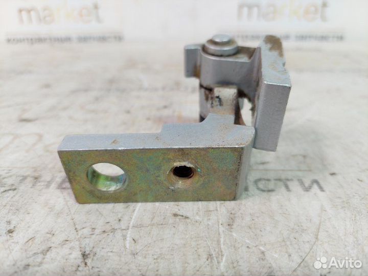 Петля двери задняя правая Volkswagen Passat B5+