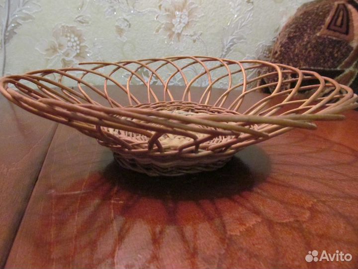 Изделия сувенирные деревянные и из соломки