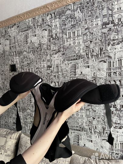 Нагрудник хоккейный reebok