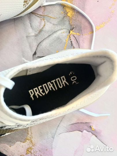 Футбольные бутсы adidas