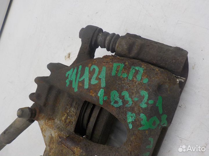 Суппорт тормозной передний правый Peugeot 308 2011