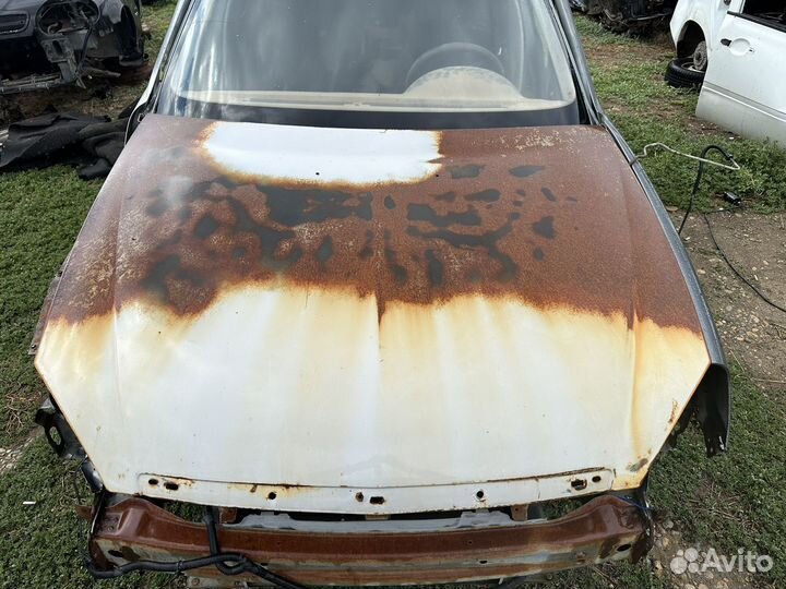 Капот на priora