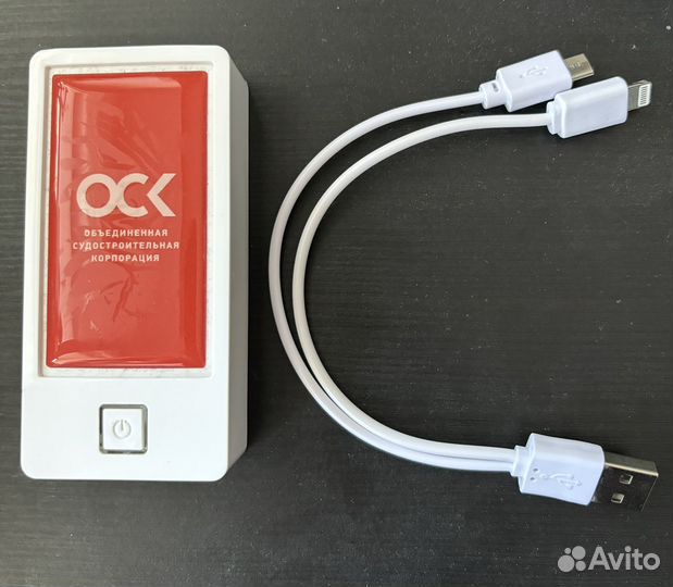 Четыре пауэрбанка + два адаптера питания