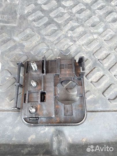 Клемма пластиковая аккумулятора на кия Соренто