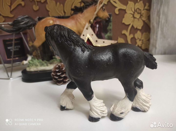 Фигурка лошади