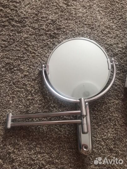 Зеркало косметическое настенное