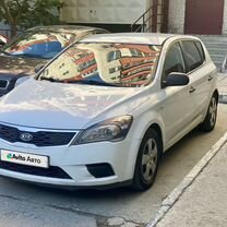 Kia Ceed 1.4 MT, 2010, 260 000 км, с пробегом, цена 580 000 руб.