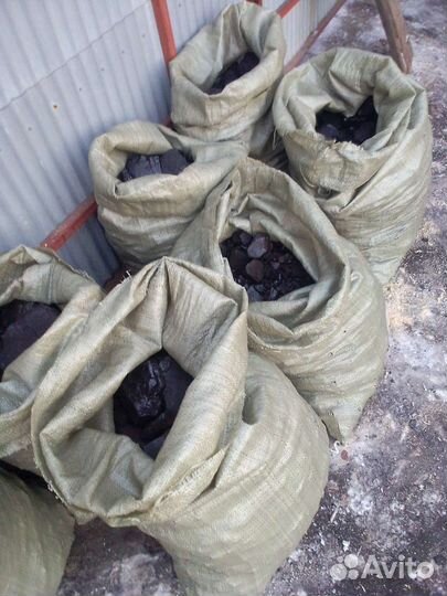 Дрова уголь в мешках
