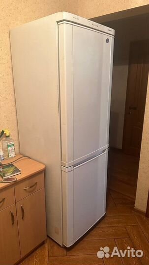 Холодильник Samsung большой 325 литров,RL36sbsw