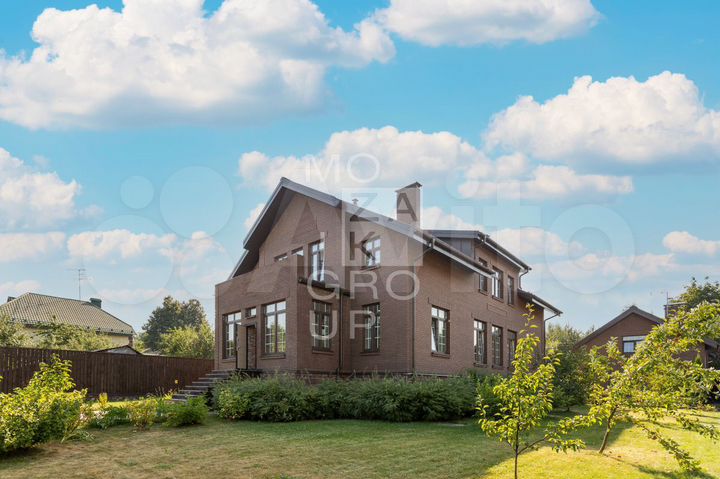 Дом 531 м² на участке 17 сот.