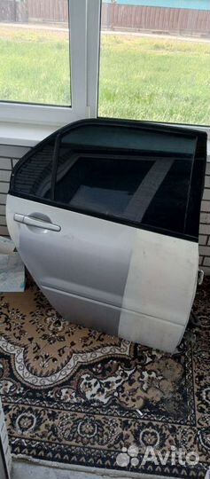 Продам дверь на Mitsubishi lancer cedia