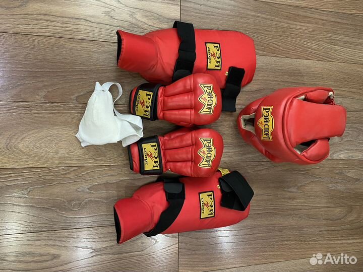 Шлем, перчатки, латы