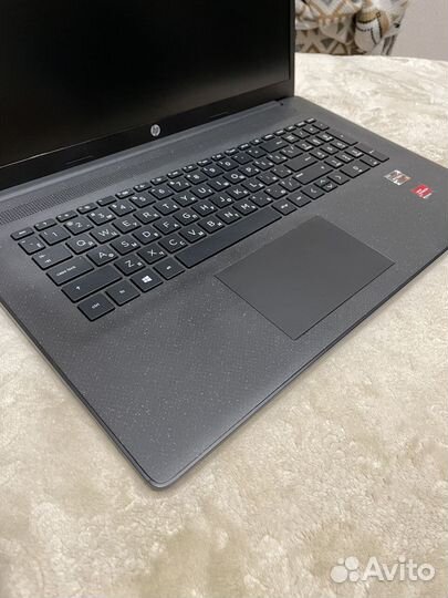 Ноутбук HP 17.3 дюйма