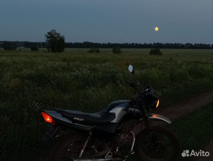 Мотоцикл рейсер