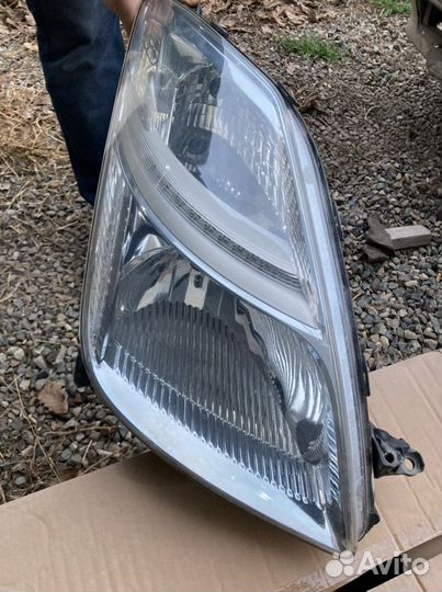 Фары на toyota prius