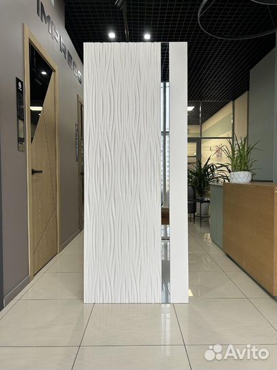 Межкомнатные двери с зеркальной вставкой