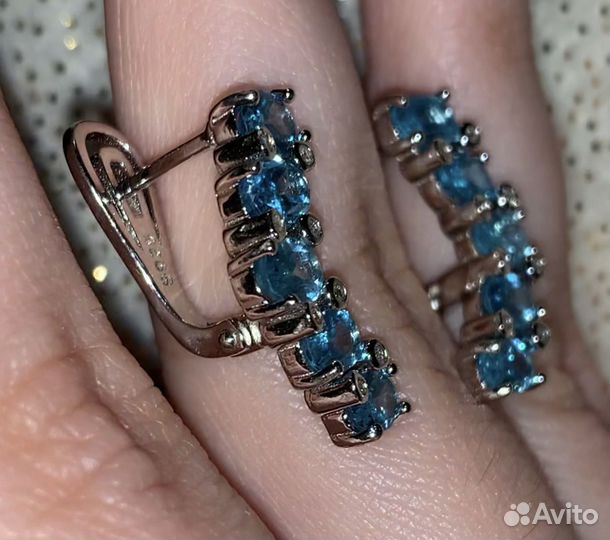 Серебряные серьги с апатитами