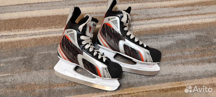 Коньки хоккейные