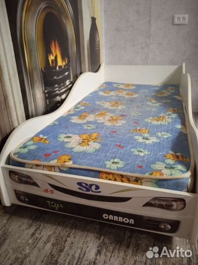 Детская кровать машинка с матрасом бу