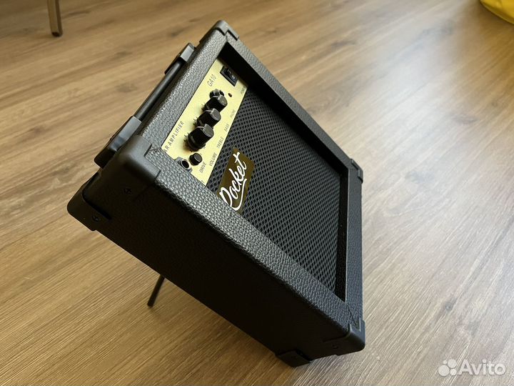 Комбик для электрогитары и бас-гитары Rocket GA10