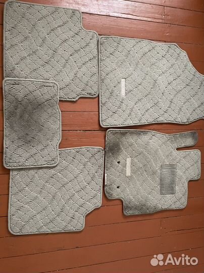 Продам коврики на Тойота Премио