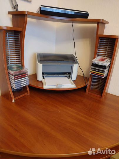 Угловой письменно-компьютерный стол