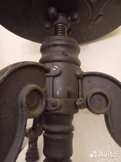 Старинный винтовой стул, можно как подставка