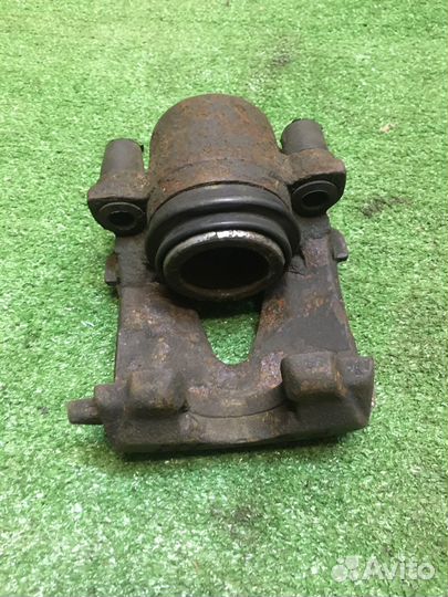 Суппорт передний правый шкода фабия