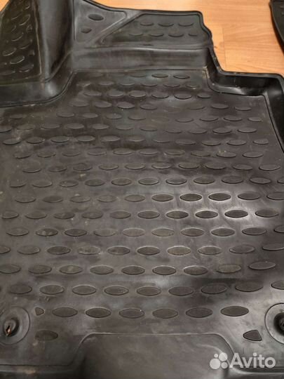Автомобильные коврики резиновые