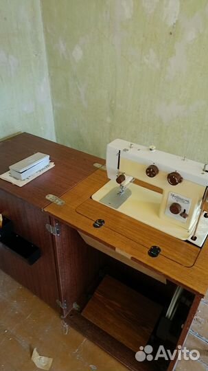 Швейная машина Чайка 143