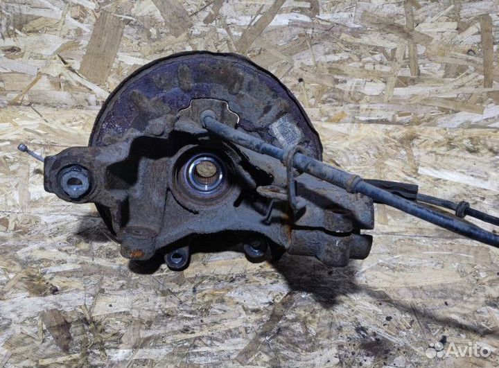 Кулак задний левый Land Rover Freelander 2 2.2