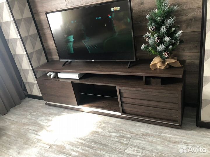 Тумба под телевизор Lazurit